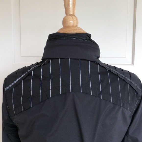 Lululemon Women's Running/Hiking Jacket Black 6 - Picture 11 of 16